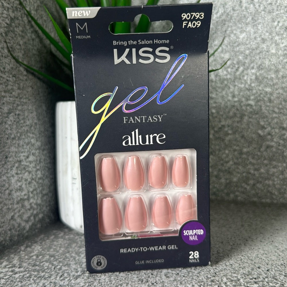 NIB Kiss Gel Fantasy Sculpted Press-On Nails Medium, Pink